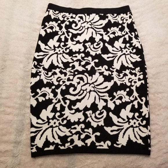 Crop Top/ pencil Skirt Set - Picture 5 of 7